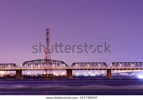 Victoria Bridge Night Connecting Montreal South Stock Photo 545738044 ...