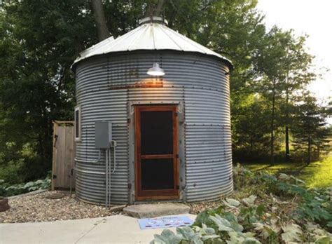 15 Grain Bin House as Anti-Mainstream Living Space Design