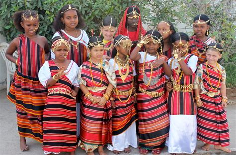 Djibouti girls wearing traditional dress. - SomaliNet Forums