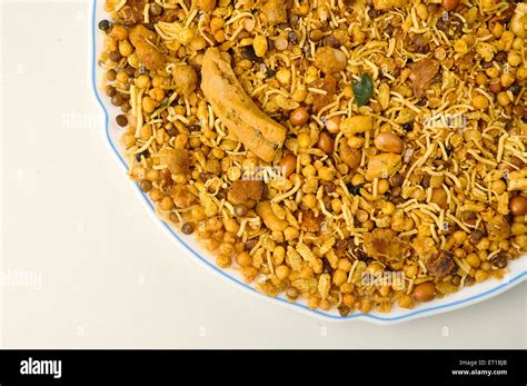 Sev namkeen hi-res stock photography and images - Alamy