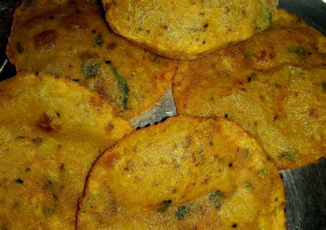 Aloo poori Recipe by Madhuri Singh - Cookpad