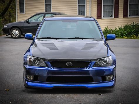 Anyone have pictures of VENTED Carbon Fiber hood on an ACTUAL car ...