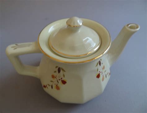 Jewel Tea/Autumn Leaf Hall China Bellevue Teapot NALCC 2004 - Hall