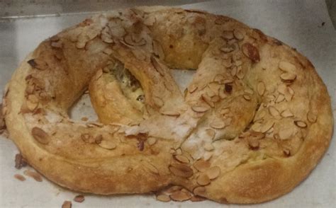 Almond Puff Classic Style Kringle Gift Box | Larsen's Bakery