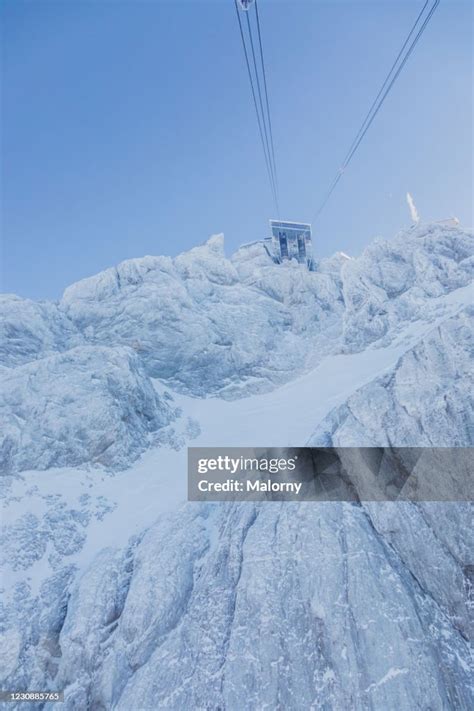 Cable Car At Zugspitze Mountain High-Res Stock Photo - Getty Images