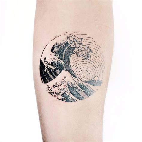 based on painting "Great Wave off Kanagawa" Trendy Tattoos, New Tattoos ...