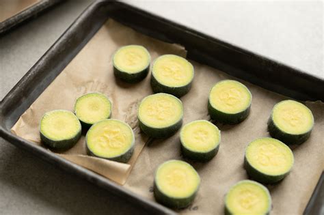 How to Freeze Zucchini (Sliced, With & Without Blanching)