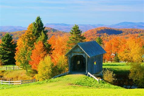 Foliage and Foster Bridge in Vermont | Autumn landscape, Beautiful ...