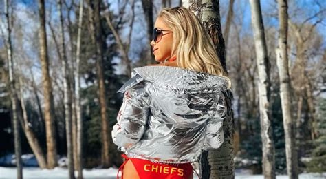 Gracie Hunt Stunned In Chiefs Bikini In The Snow (PICS)