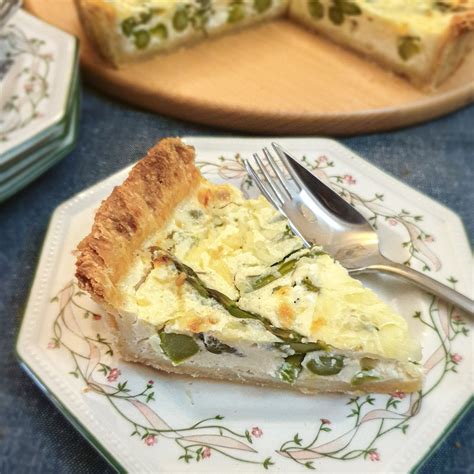 Cheese and asparagus quiche - Foodle Club