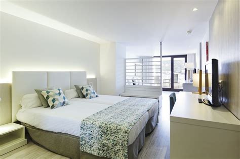 Alua Hawaii Mallorca & Suites - Palma Nova, Majorca - On The Beach