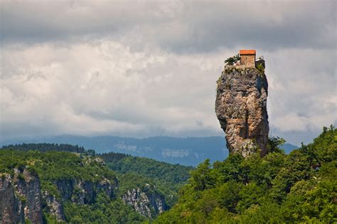 7 Most Dangerous Places in the World: From Hell's Door To Snake Island ...