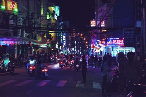 Crowded city street at night in Asian country · Free Stock Photo