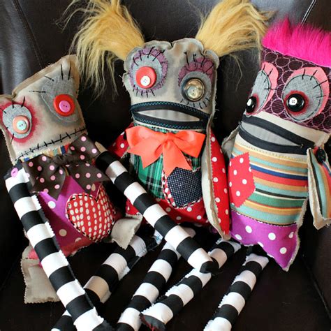 Tutorial: No-sew scrap fabric monster dolls – Sewing