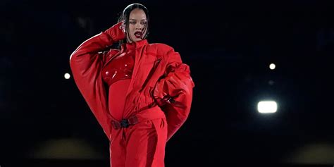 Rihanna Reveals She’s Pregnant at 2023 Super Bowl Halftime Show - TRV ...