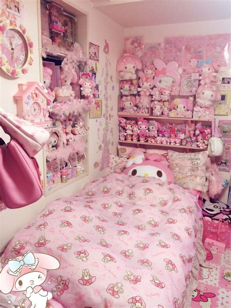 Pin by Bunnie on ☾☆Little's safe haven/closet☆☽ | Hello kitty room ...