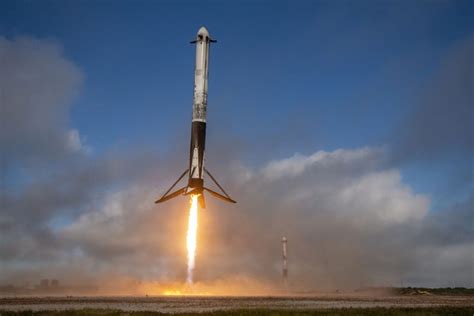 SpaceX Aces Dual Landing of Falcon Heavy Side Boosters [VIDEO ...