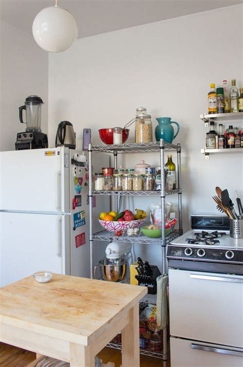 12 Smart Ways to Use Wire Shelves in Your Kitchen | Small apartment ...