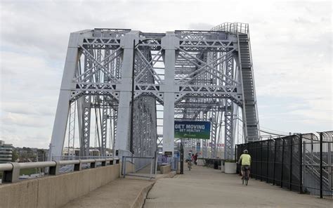 The "Purple People Bridge" across the Ohio River to the northern ...