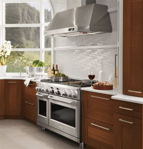 GE Monogram Appliances - Behind the Scenes at the Chicago Merchandise ...