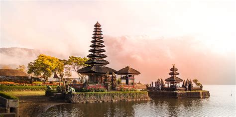 Sunrise at Pura Ulun Danu Bratan - Bali's Most Beautiful Temple ...