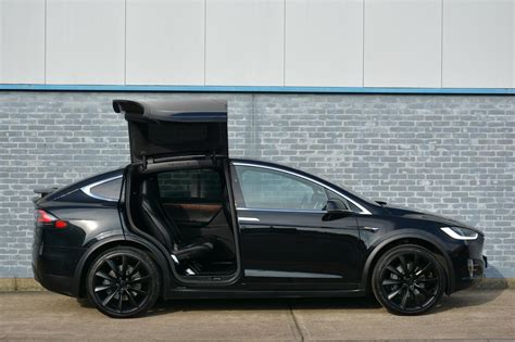 TESLA MODEL X 75D 7 SEATER