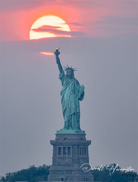 Statue of Liberty at sunset | Nikon Cafe