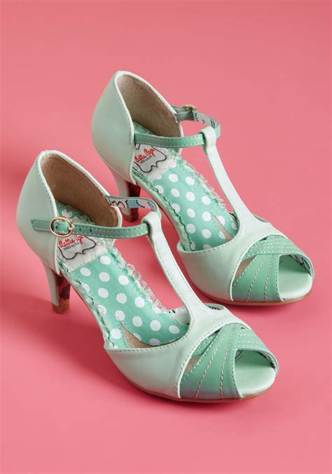 20 Vintage-Style Bridal Shoes For Your Retro-Inspired Wedding