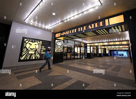 Lion king minskoff theatre hi-res stock photography and images - Alamy