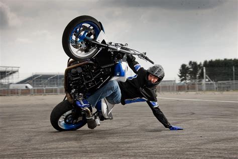 10 Of The Craziest Motorcycle Stunts Ever Performed | Autowise