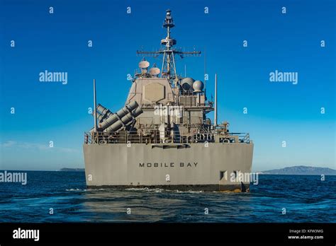 The guided-missile cruiser USS Mobile Bay (CG 53 Stock Photo - Alamy