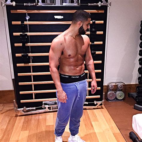 Drake Posts Shirtless Photo on Instagram : People.com