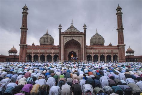 EID Namaz at Jama Masjid | Eid namaz, Jama masjid, Masjid