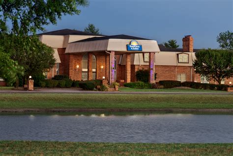 Days Inn & Suites by Wyndham Sikeston | Sikeston, MO Hotels