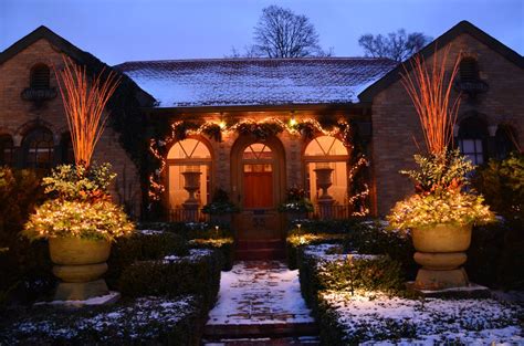 12 Best Outdoor Christmas Lights Displays for Your Yard