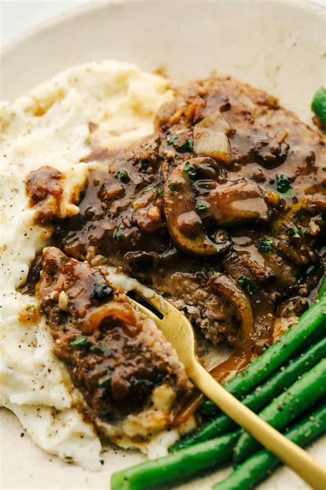 Cube Steaks with Mushroom Gravy