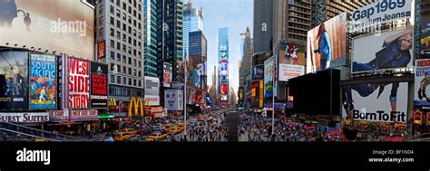 Crowded streets new york hi-res stock photography and images - Alamy