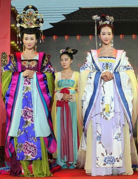 The Empress of China | Asian outfits, Traditional outfits, China fashion