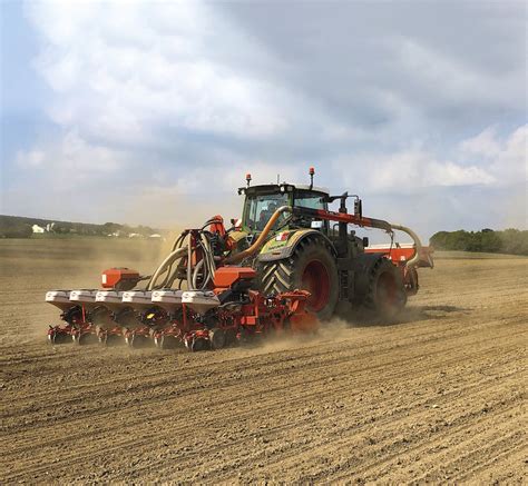 Customisable power harrow combination offers multiple seeding options ...