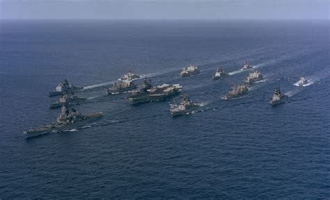 [Photo] USS Iowa, USS Midway, and other ships of US Navy Battle Group ...