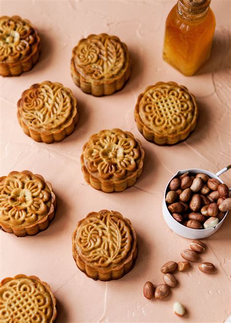 Honey Salted Mooncake Recipe — Eat Cho Food | Mooncake recipe, Honey ...