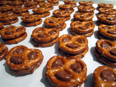 Sophie in the Kitchen: Rolo Pretzels