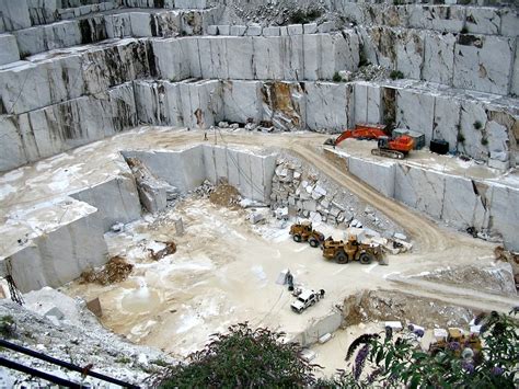 Carrara Marble Quarries - Delicious Italy