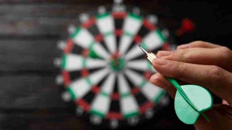 How To Hold A Dart: Best Practices For Accuracy And Control