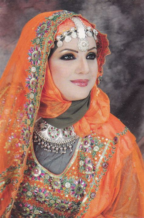 Some scans of Omani Women's Regional Dress from a couple of Magazines ...