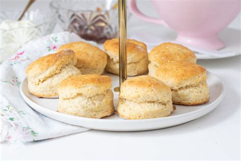 Scones, ricos panecillos tradicionales ingleses sencillos de hacer en casa