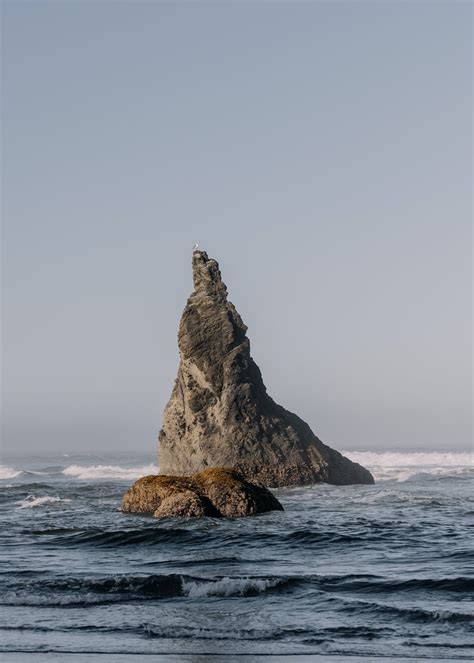 Rock Formation in Sea · Free Stock Photo