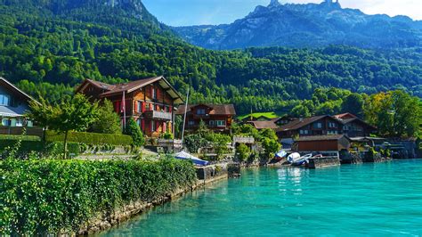 Lake Brienz – Switzerland’s Most Idyllic Lake!