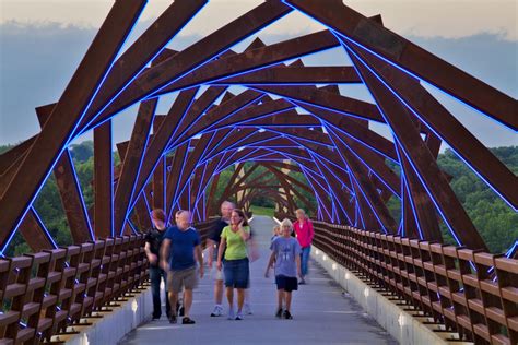 High Trestle Trail Bridge / RDG Planning & Design | ArchDaily