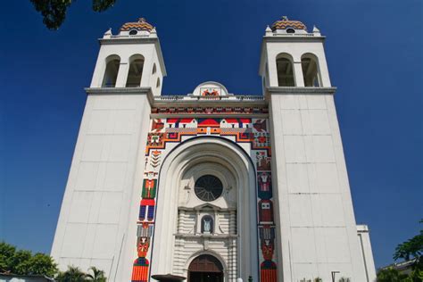 Clerical Whispers: San Salvador Cathedral has no peace